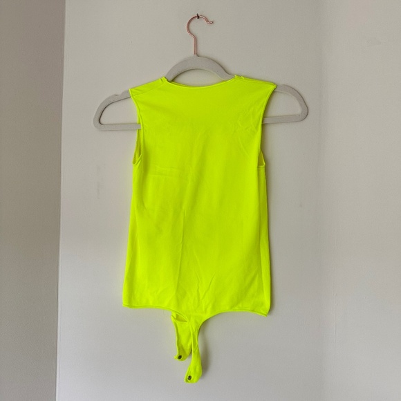 Skims ESSENTIAL CREW NECK SLEEVELESS BODYSUIT in HIGHLIGHTER - Picture 2 of 2